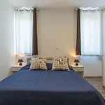 Peti 아파트 풀라